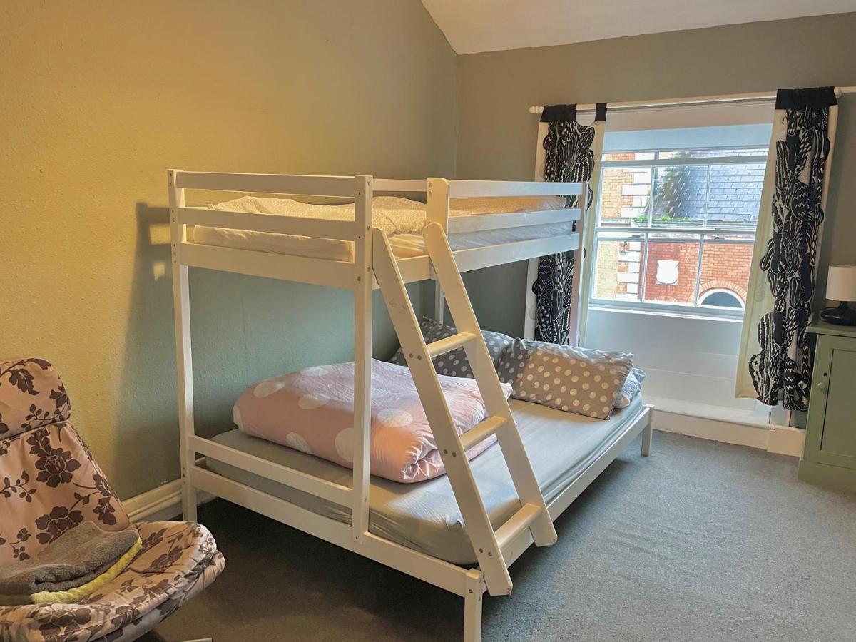 Kilkenny Tourist Hostel Екстер'єр фото